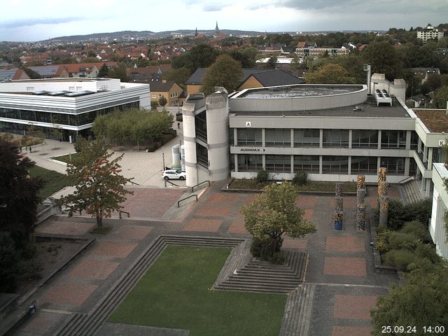 Foto der Webcam: Verwaltungsgebäude, Innenhof mit Audimax, Hörsaal-Gebäude 1