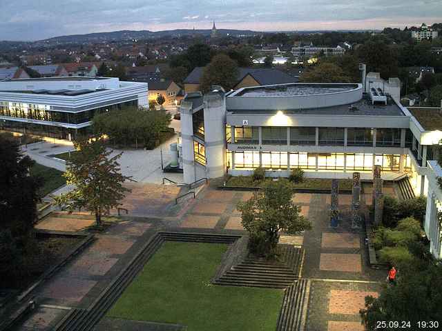 Foto der Webcam: Verwaltungsgebäude, Innenhof mit Audimax, Hörsaal-Gebäude 1