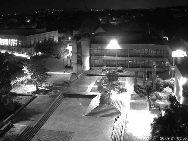 Foto der Webcam: Verwaltungsgebäude, Innenhof mit Audimax, Hörsaal-Gebäude 1