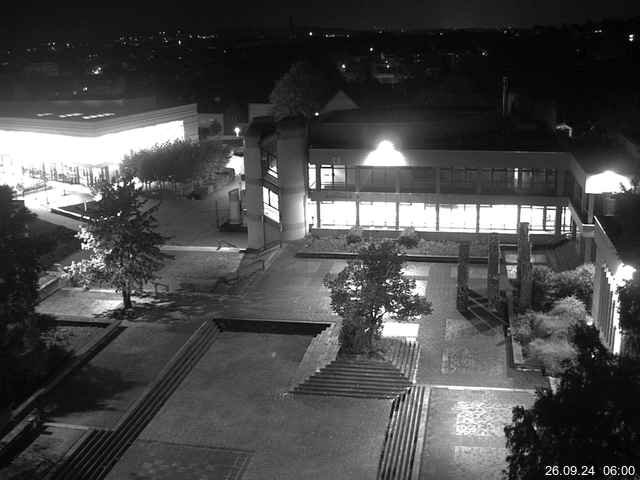 Foto der Webcam: Verwaltungsgebäude, Innenhof mit Audimax, Hörsaal-Gebäude 1