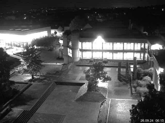 Foto der Webcam: Verwaltungsgebäude, Innenhof mit Audimax, Hörsaal-Gebäude 1