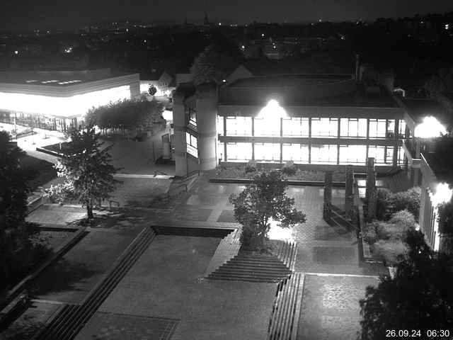 Foto der Webcam: Verwaltungsgebäude, Innenhof mit Audimax, Hörsaal-Gebäude 1