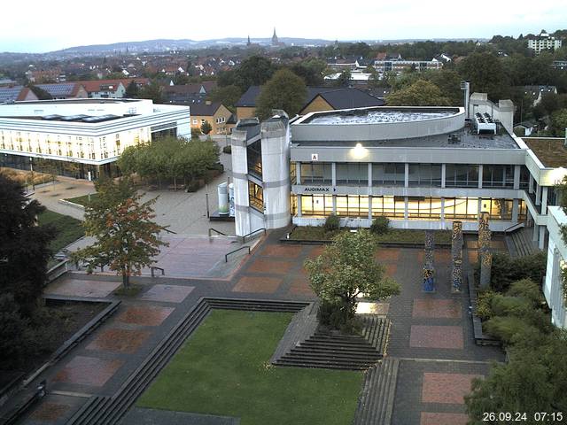 Foto der Webcam: Verwaltungsgebäude, Innenhof mit Audimax, Hörsaal-Gebäude 1