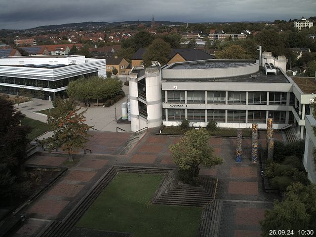 Foto der Webcam: Verwaltungsgebäude, Innenhof mit Audimax, Hörsaal-Gebäude 1