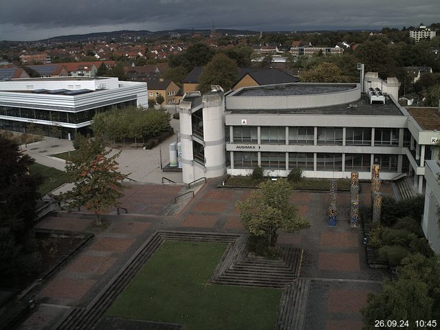 Foto der Webcam: Verwaltungsgebäude, Innenhof mit Audimax, Hörsaal-Gebäude 1