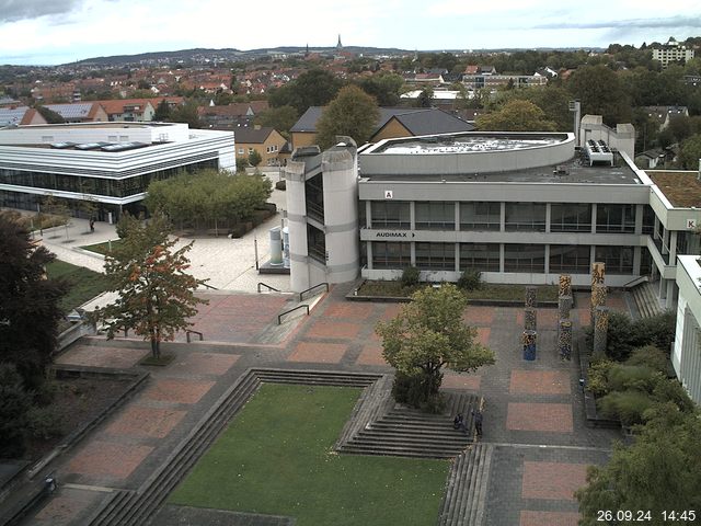 Foto der Webcam: Verwaltungsgebäude, Innenhof mit Audimax, Hörsaal-Gebäude 1