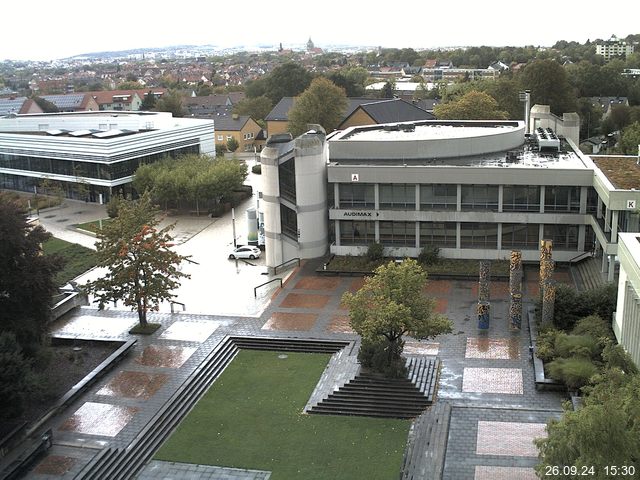 Foto der Webcam: Verwaltungsgebäude, Innenhof mit Audimax, Hörsaal-Gebäude 1