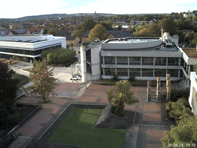 Foto der Webcam: Verwaltungsgebäude, Innenhof mit Audimax, Hörsaal-Gebäude 1