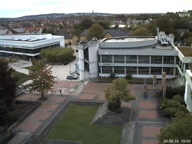 Foto der Webcam: Verwaltungsgebäude, Innenhof mit Audimax, Hörsaal-Gebäude 1