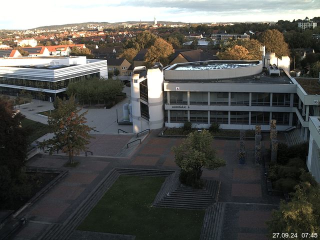 Foto der Webcam: Verwaltungsgebäude, Innenhof mit Audimax, Hörsaal-Gebäude 1