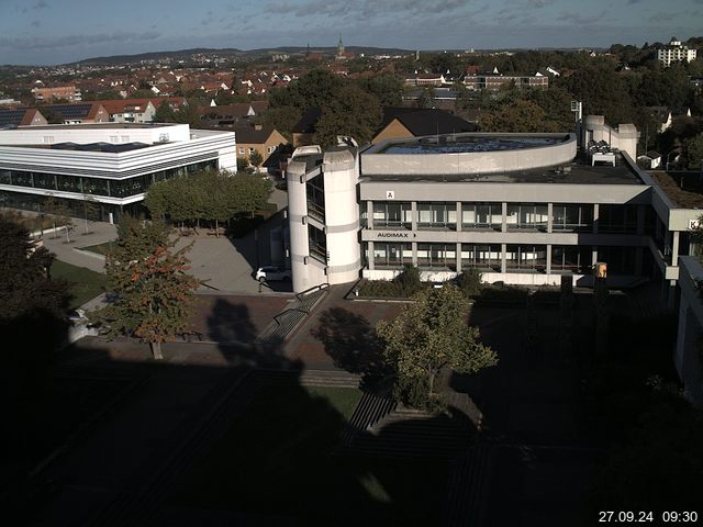 Foto der Webcam: Verwaltungsgebäude, Innenhof mit Audimax, Hörsaal-Gebäude 1