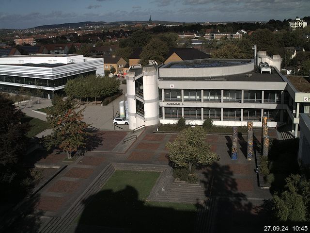 Foto der Webcam: Verwaltungsgebäude, Innenhof mit Audimax, Hörsaal-Gebäude 1