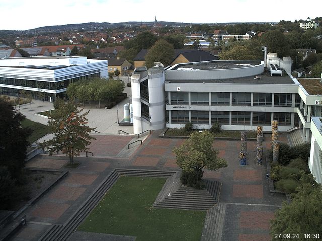 Foto der Webcam: Verwaltungsgebäude, Innenhof mit Audimax, Hörsaal-Gebäude 1