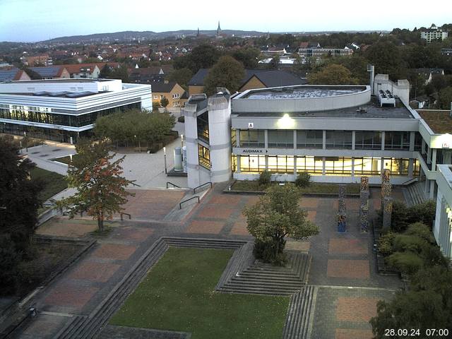 Foto der Webcam: Verwaltungsgebäude, Innenhof mit Audimax, Hörsaal-Gebäude 1