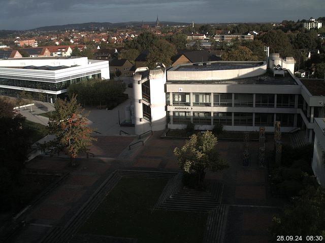 Foto der Webcam: Verwaltungsgebäude, Innenhof mit Audimax, Hörsaal-Gebäude 1