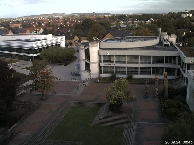 Foto der Webcam: Verwaltungsgebäude, Innenhof mit Audimax, Hörsaal-Gebäude 1