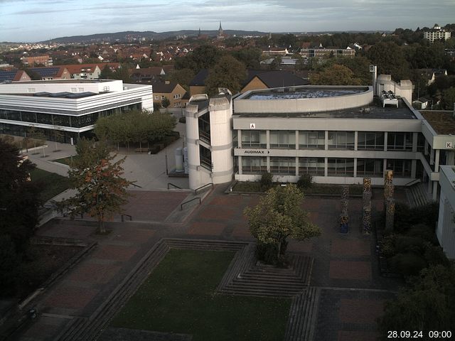 Foto der Webcam: Verwaltungsgebäude, Innenhof mit Audimax, Hörsaal-Gebäude 1