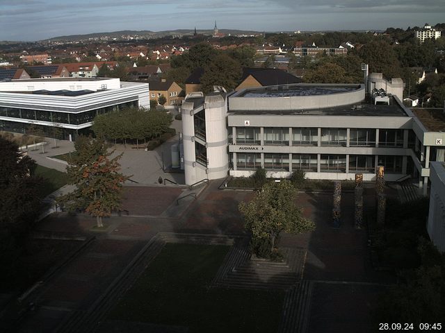 Foto der Webcam: Verwaltungsgebäude, Innenhof mit Audimax, Hörsaal-Gebäude 1