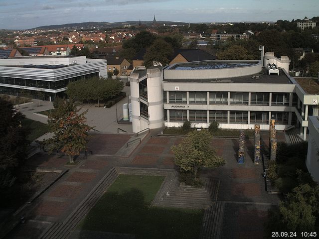 Foto der Webcam: Verwaltungsgebäude, Innenhof mit Audimax, Hörsaal-Gebäude 1