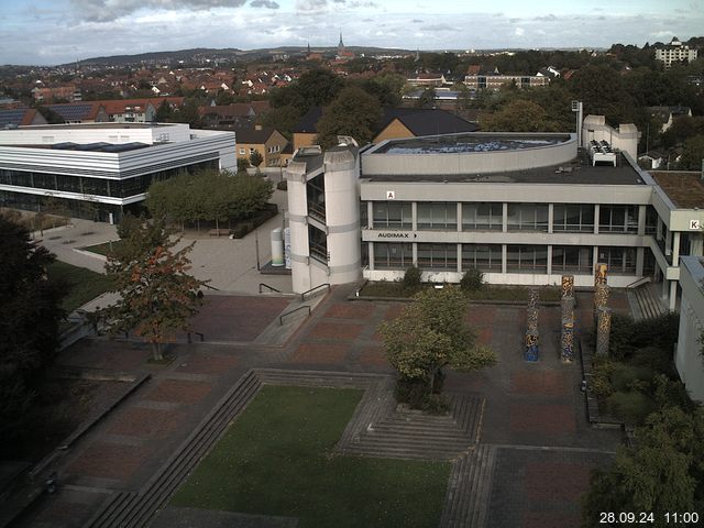 Foto der Webcam: Verwaltungsgebäude, Innenhof mit Audimax, Hörsaal-Gebäude 1