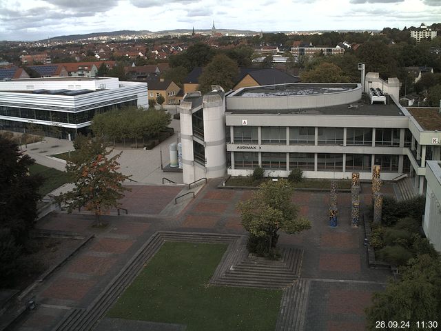 Foto der Webcam: Verwaltungsgebäude, Innenhof mit Audimax, Hörsaal-Gebäude 1