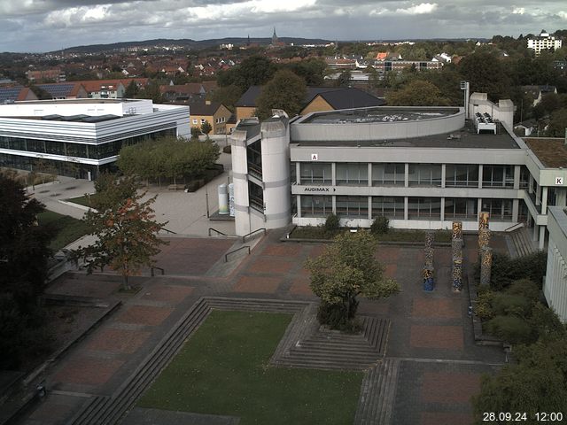 Foto der Webcam: Verwaltungsgebäude, Innenhof mit Audimax, Hörsaal-Gebäude 1