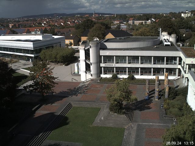 Foto der Webcam: Verwaltungsgebäude, Innenhof mit Audimax, Hörsaal-Gebäude 1