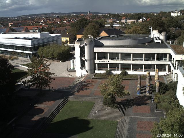 Foto der Webcam: Verwaltungsgebäude, Innenhof mit Audimax, Hörsaal-Gebäude 1