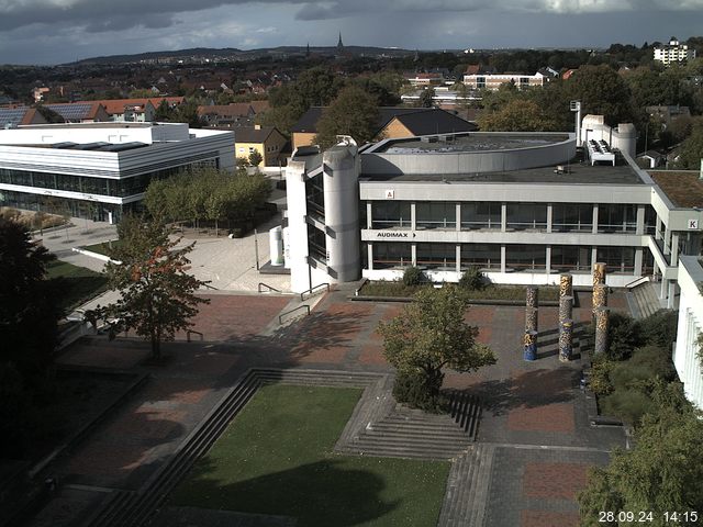 Foto der Webcam: Verwaltungsgebäude, Innenhof mit Audimax, Hörsaal-Gebäude 1