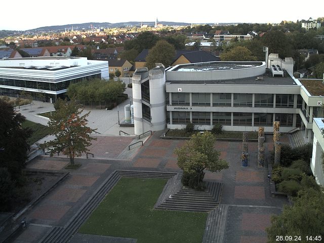 Foto der Webcam: Verwaltungsgebäude, Innenhof mit Audimax, Hörsaal-Gebäude 1