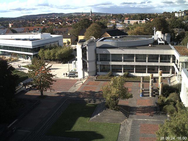 Foto der Webcam: Verwaltungsgebäude, Innenhof mit Audimax, Hörsaal-Gebäude 1