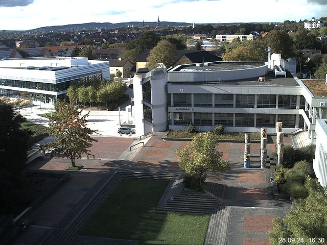 Foto der Webcam: Verwaltungsgebäude, Innenhof mit Audimax, Hörsaal-Gebäude 1