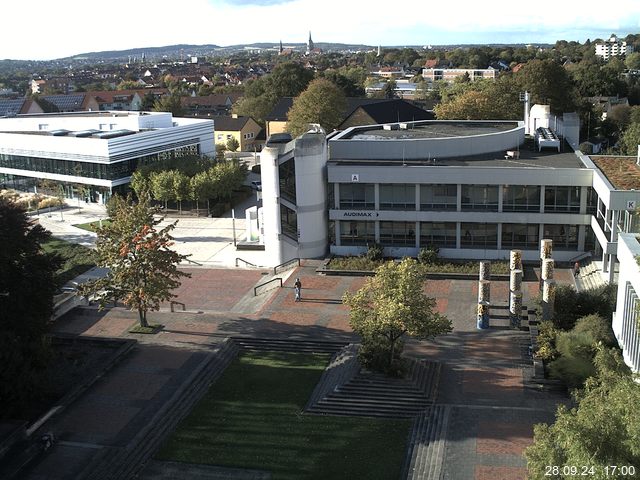 Foto der Webcam: Verwaltungsgebäude, Innenhof mit Audimax, Hörsaal-Gebäude 1