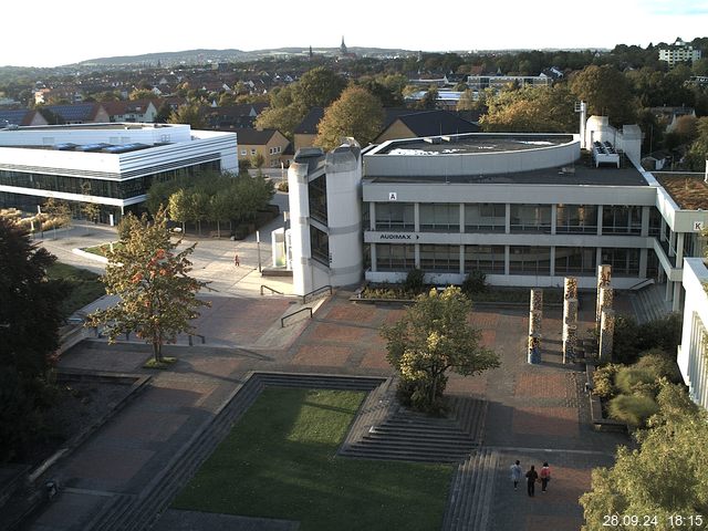 Foto der Webcam: Verwaltungsgebäude, Innenhof mit Audimax, Hörsaal-Gebäude 1