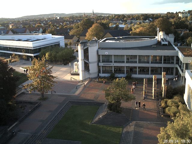 Foto der Webcam: Verwaltungsgebäude, Innenhof mit Audimax, Hörsaal-Gebäude 1