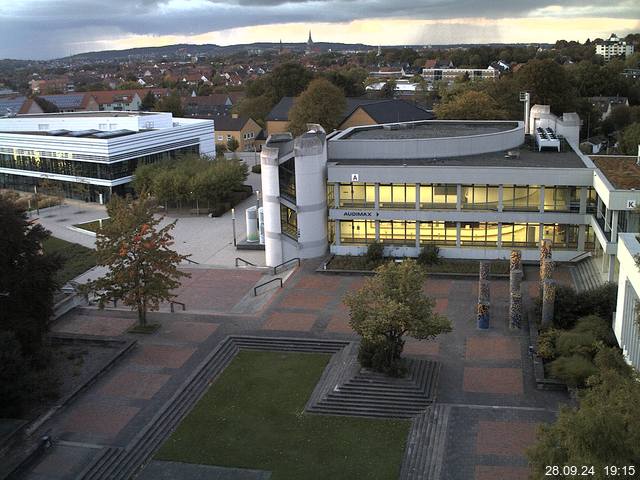 Foto der Webcam: Verwaltungsgebäude, Innenhof mit Audimax, Hörsaal-Gebäude 1