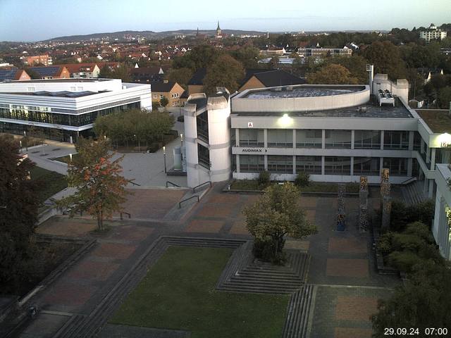 Foto der Webcam: Verwaltungsgebäude, Innenhof mit Audimax, Hörsaal-Gebäude 1