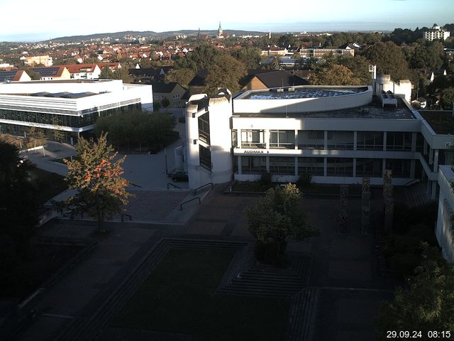 Foto der Webcam: Verwaltungsgebäude, Innenhof mit Audimax, Hörsaal-Gebäude 1