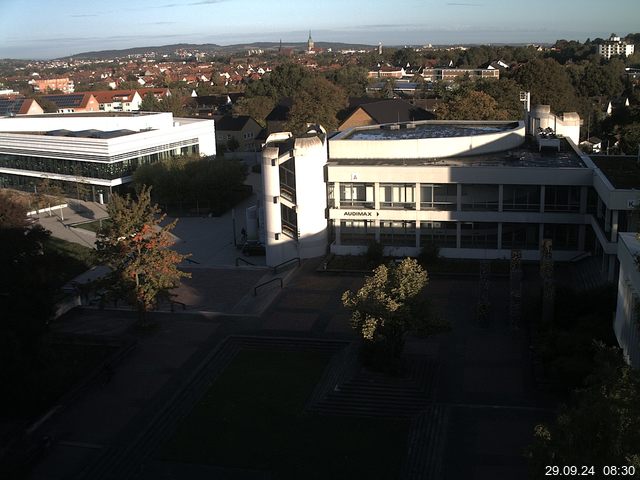 Foto der Webcam: Verwaltungsgebäude, Innenhof mit Audimax, Hörsaal-Gebäude 1