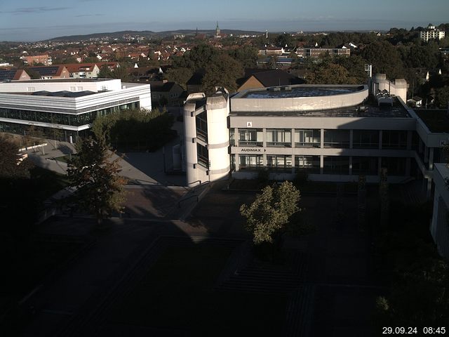 Foto der Webcam: Verwaltungsgebäude, Innenhof mit Audimax, Hörsaal-Gebäude 1