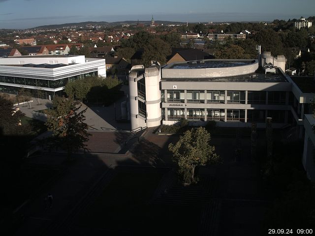 Foto der Webcam: Verwaltungsgebäude, Innenhof mit Audimax, Hörsaal-Gebäude 1