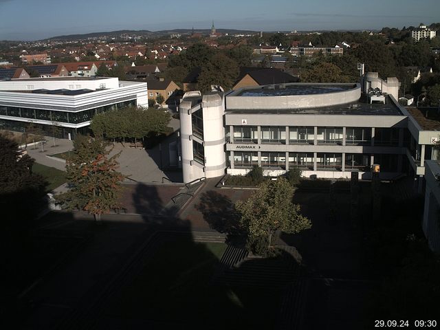 Foto der Webcam: Verwaltungsgebäude, Innenhof mit Audimax, Hörsaal-Gebäude 1