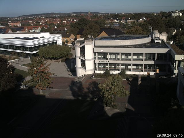 Foto der Webcam: Verwaltungsgebäude, Innenhof mit Audimax, Hörsaal-Gebäude 1