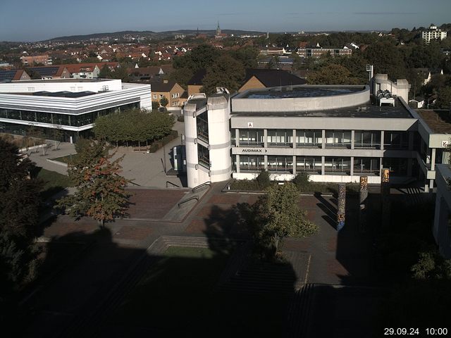 Foto der Webcam: Verwaltungsgebäude, Innenhof mit Audimax, Hörsaal-Gebäude 1