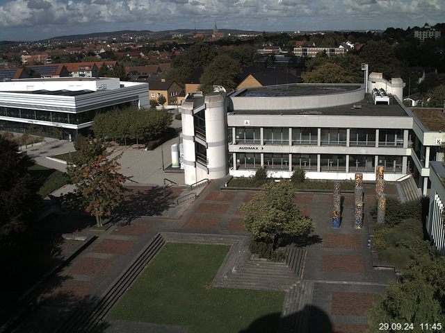 Foto der Webcam: Verwaltungsgebäude, Innenhof mit Audimax, Hörsaal-Gebäude 1