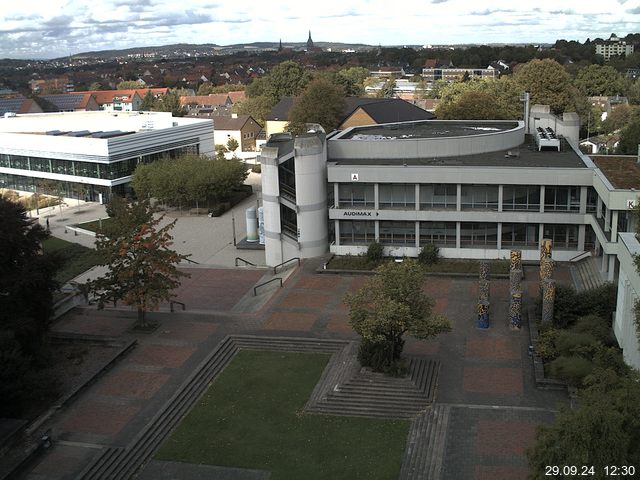 Foto der Webcam: Verwaltungsgebäude, Innenhof mit Audimax, Hörsaal-Gebäude 1