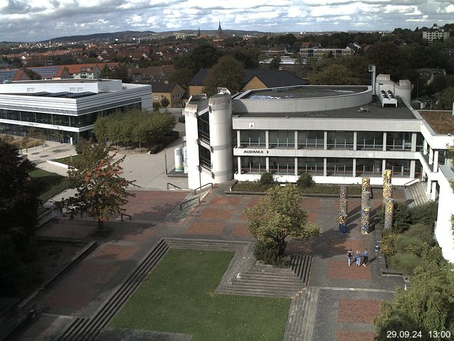 Foto der Webcam: Verwaltungsgebäude, Innenhof mit Audimax, Hörsaal-Gebäude 1