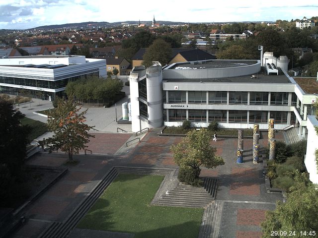 Foto der Webcam: Verwaltungsgebäude, Innenhof mit Audimax, Hörsaal-Gebäude 1