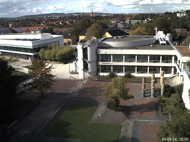 Foto der Webcam: Verwaltungsgebäude, Innenhof mit Audimax, Hörsaal-Gebäude 1