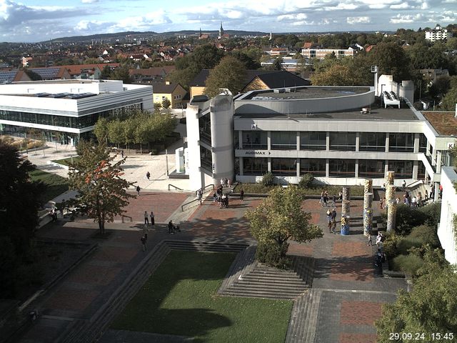 Foto der Webcam: Verwaltungsgebäude, Innenhof mit Audimax, Hörsaal-Gebäude 1